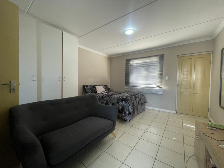 1 Bedroom Property for Sale in Maitland Western Cape
